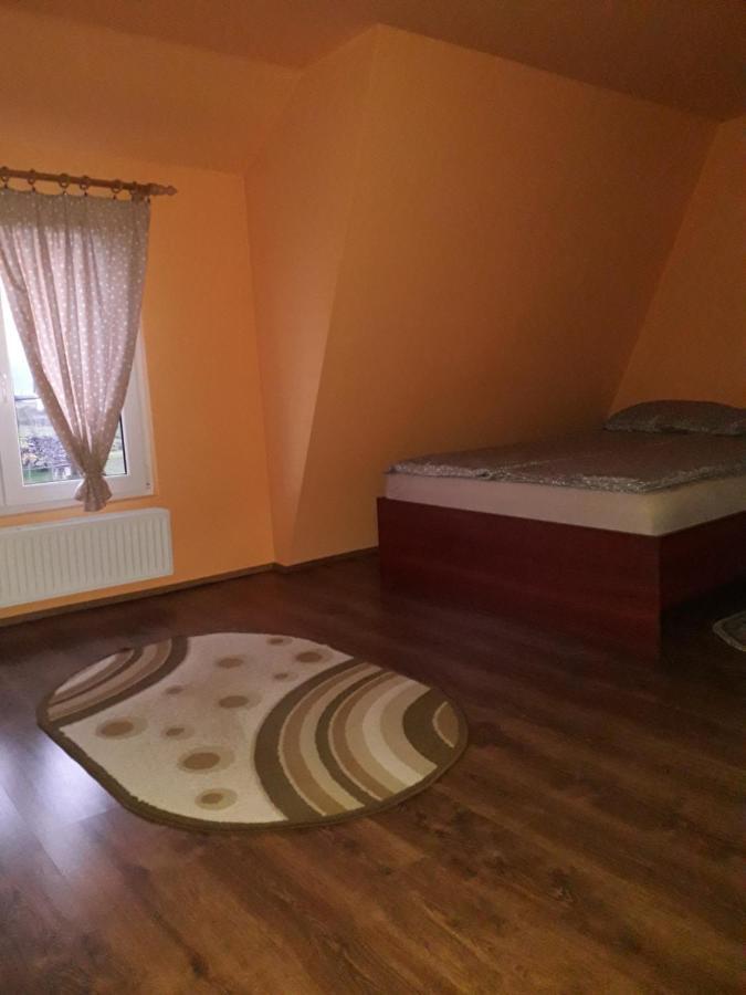Hotel Timi Kulcsoshaz à Lăzarea Extérieur photo
